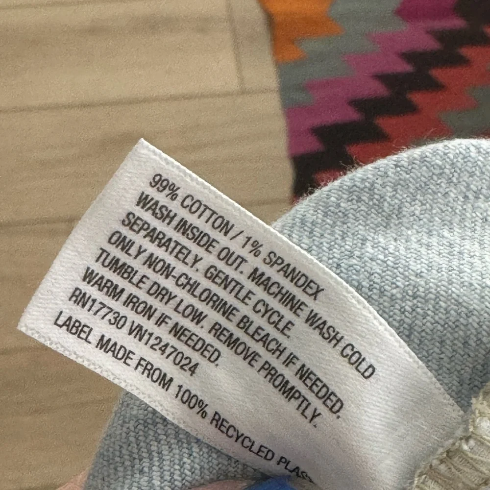 WILD FABLE Relaxed Fit Distressed Light Wash Jeans - Picture 5 of 5